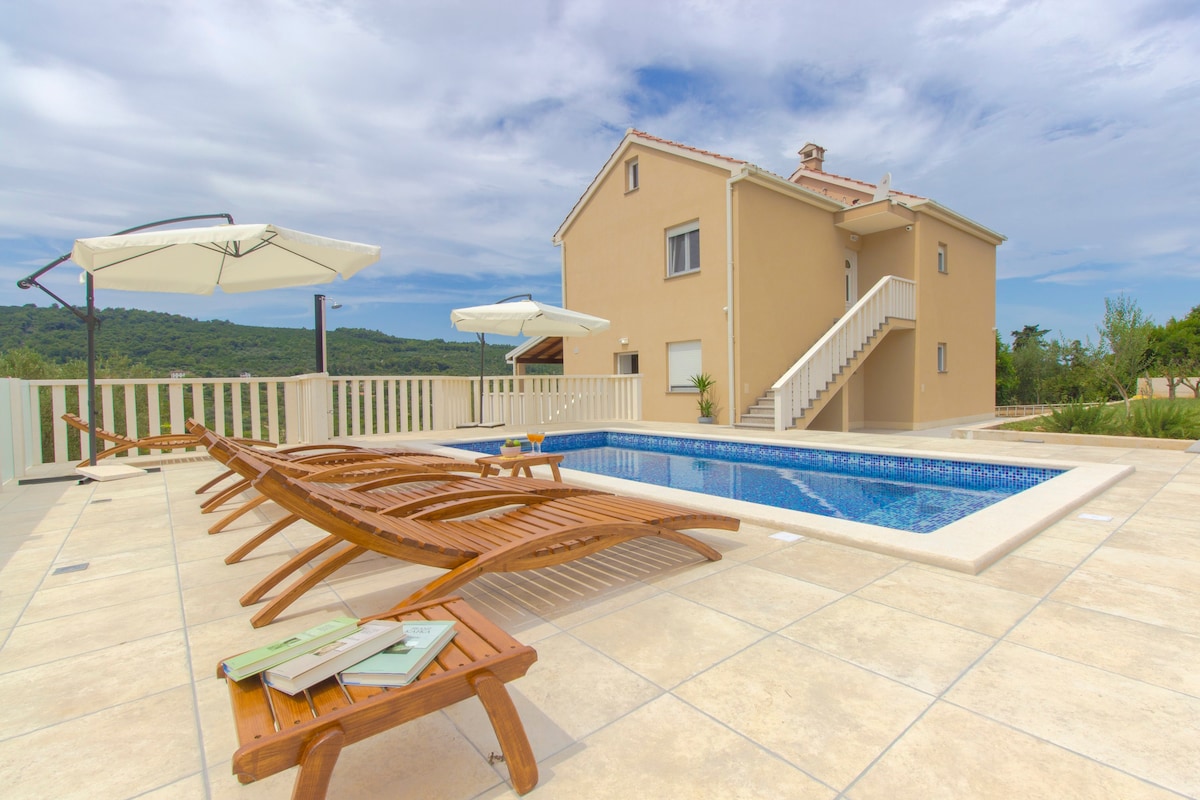 'Paradise" apartment with pool, Dugi otok
