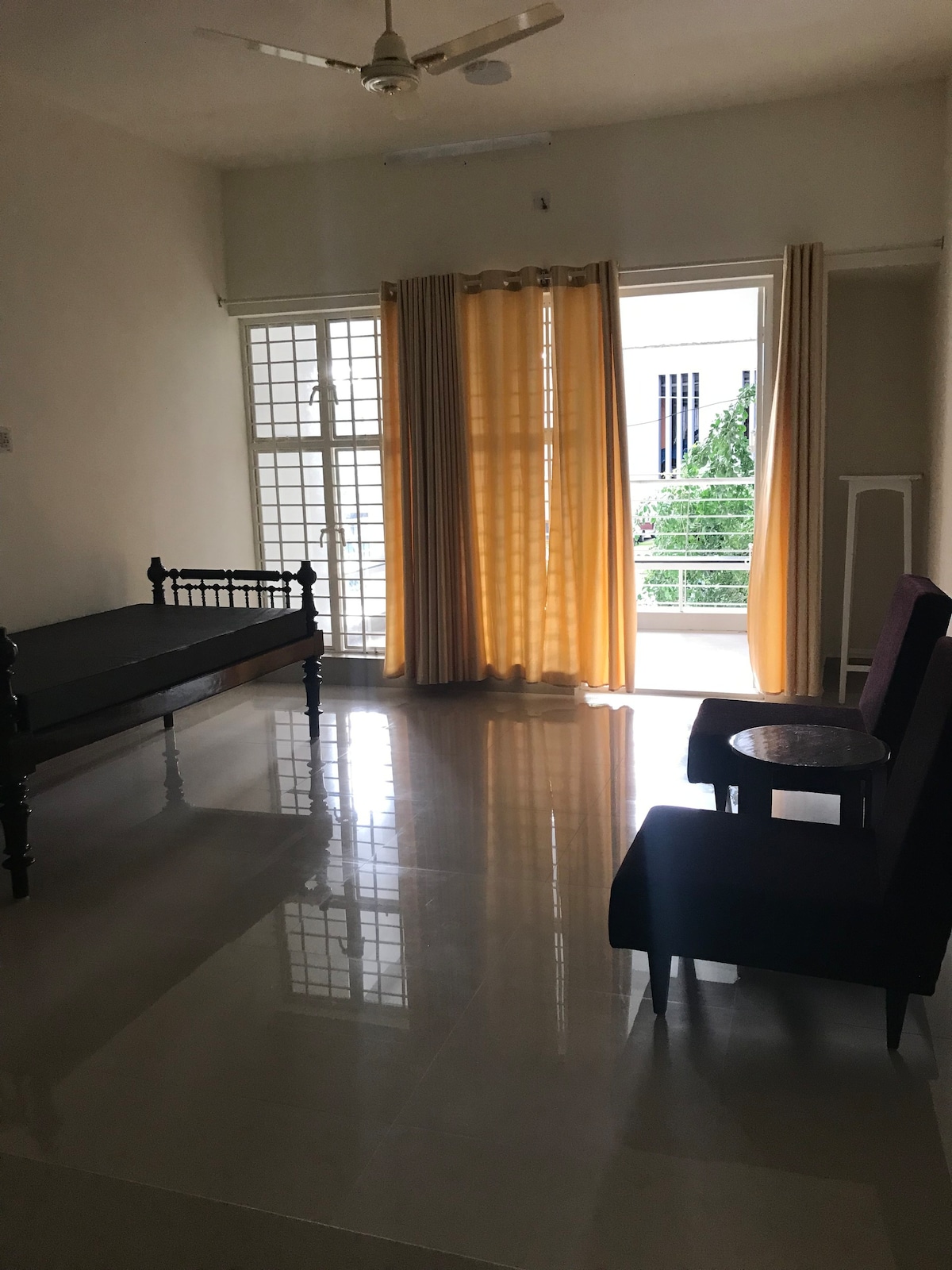 Spacious 3 bedroom - - heart of city - peaceful