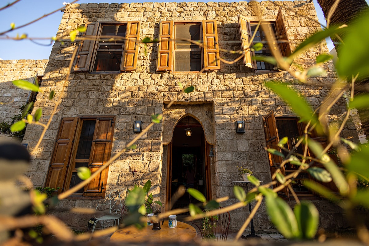 Dar Asmat Unique traditional house in Famous Bahsa