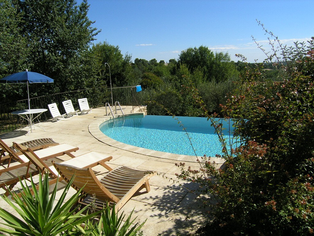 Maison bioclimatique en pierre de pays. Oliveraie