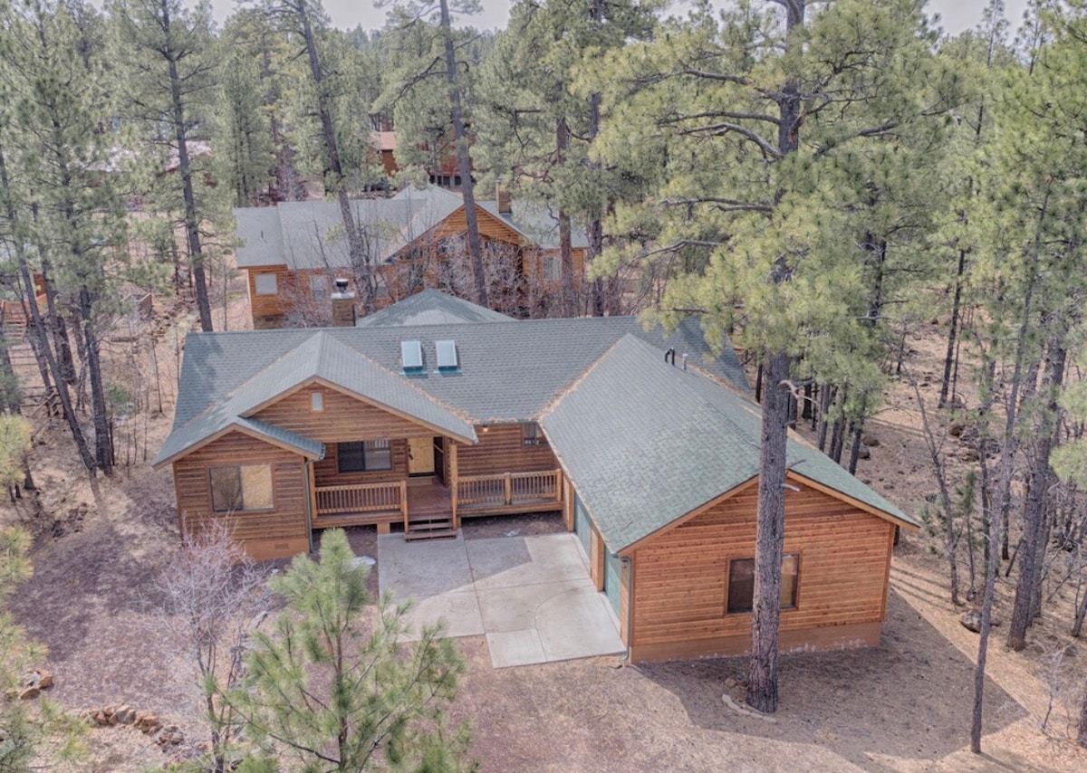 Pinetop Lakes CC Sky-Lite 3卧2卫干净无线网络小屋