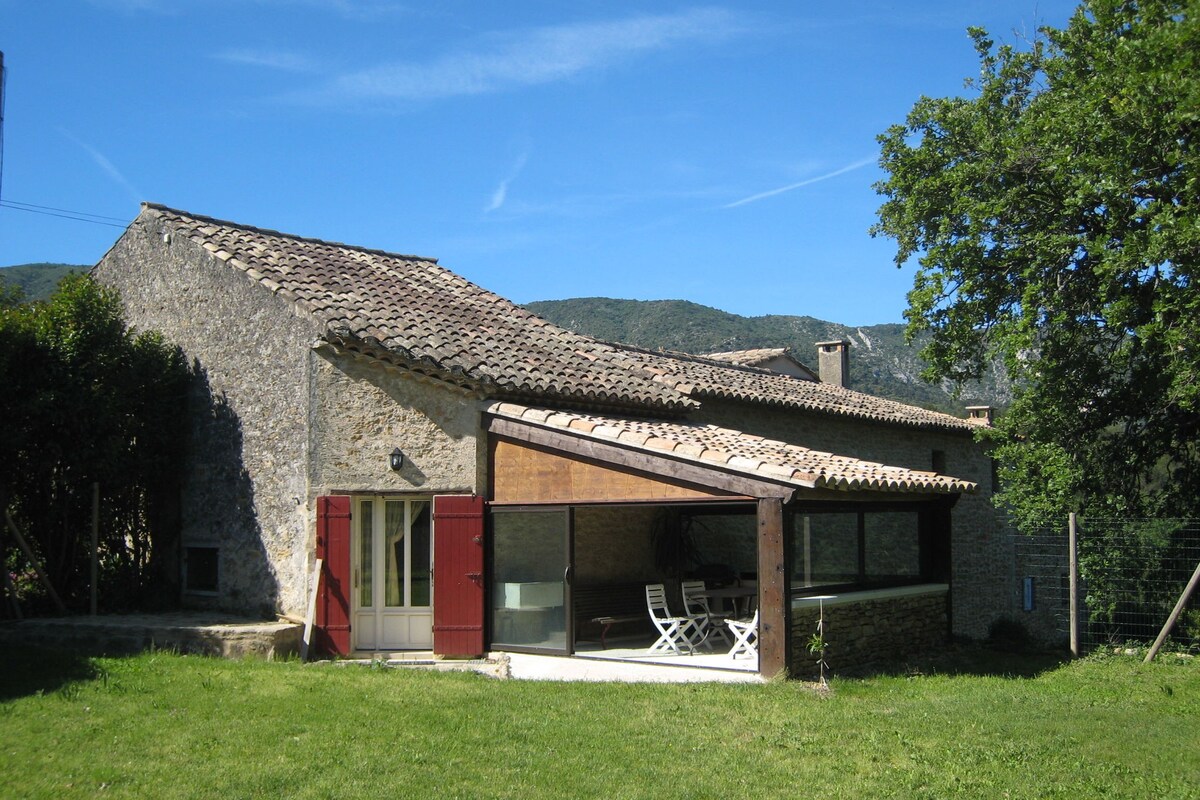 Comfortable gîte in Oppede, France