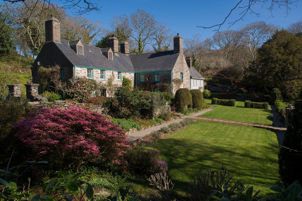 Exceptional 7 Bedroom 14th Century Manor House