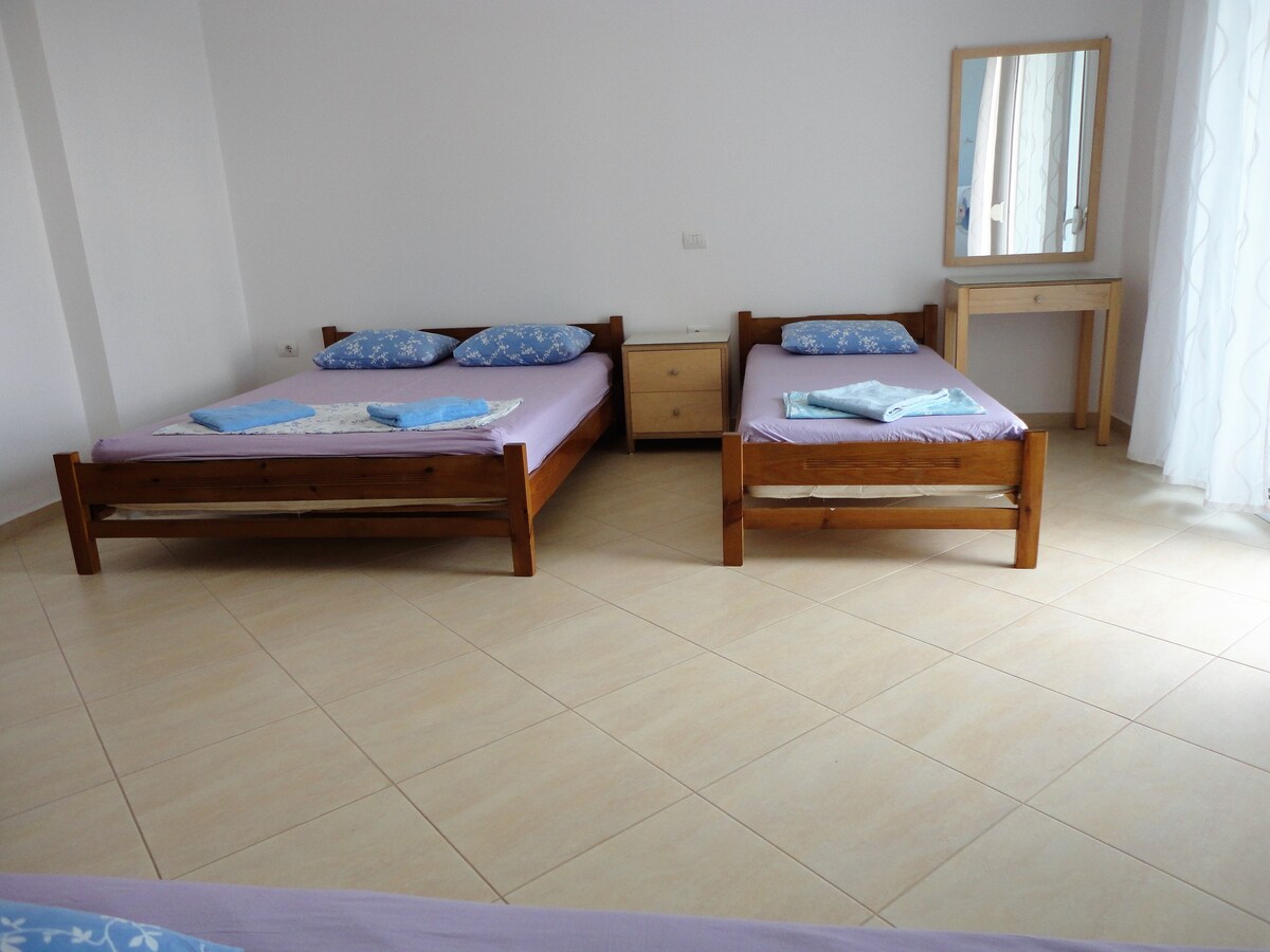 Quadruple room with balcony in Spiro Guest House
