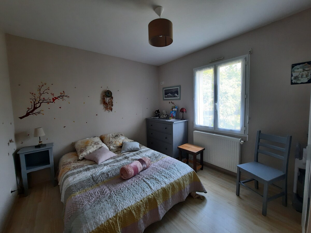 Chambre privée dans une maison chaleureuse.