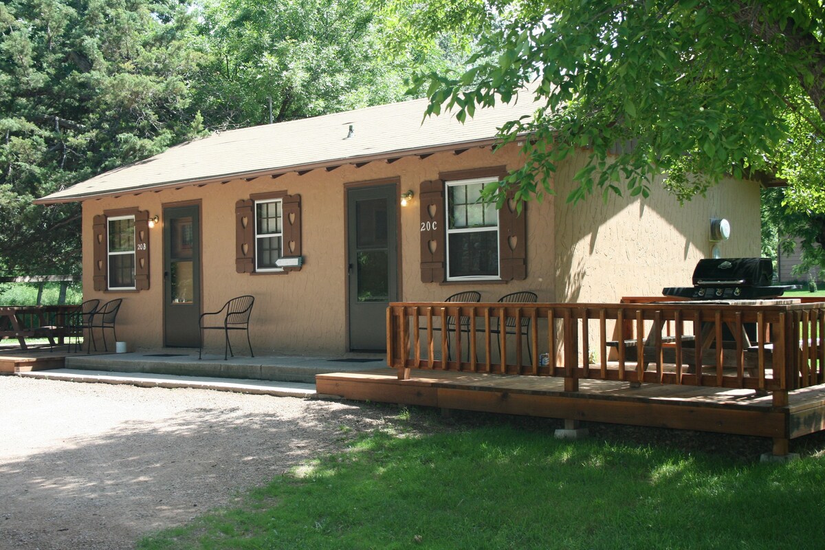 Clean & Comfortable Studio Cottage by Canyon Lake