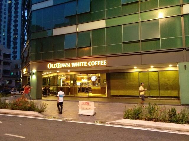 老街坊白咖啡,转右抵达公寓 oldtown white coffee turn right to