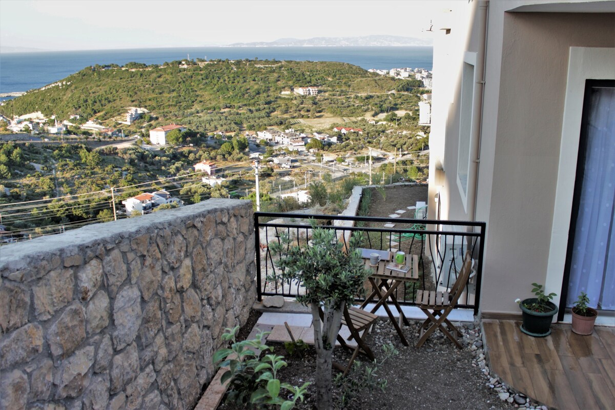 Panoramik Manzaralı Balkon ve Bahçeli Daire
