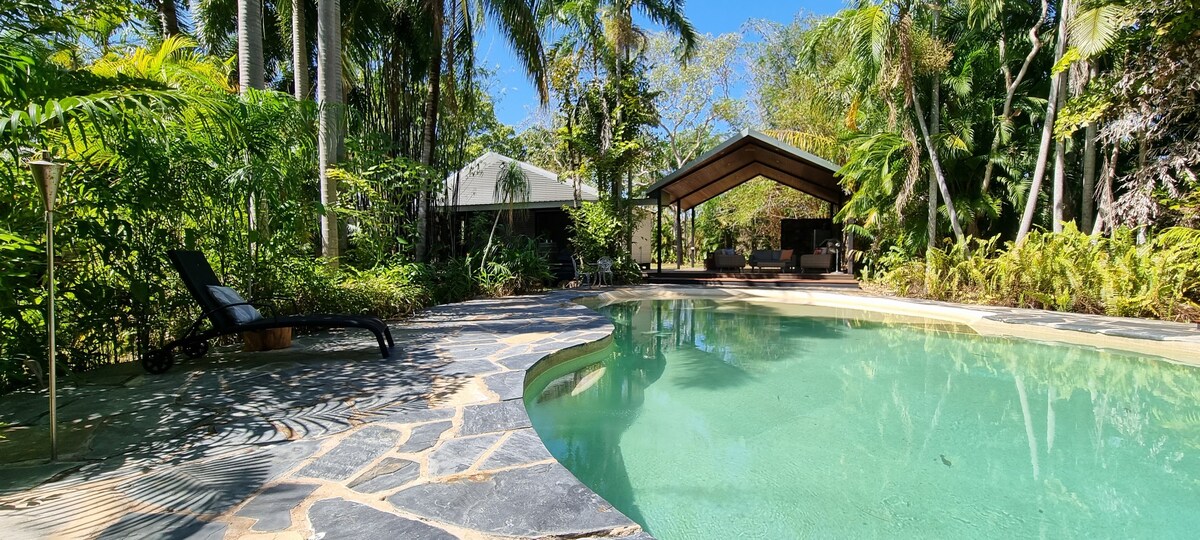 Berry Springs Tropical Villa for 2