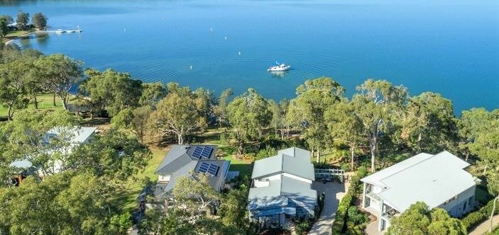 The LakeHouse BnB on Lake Macquarie, Murrays Beach