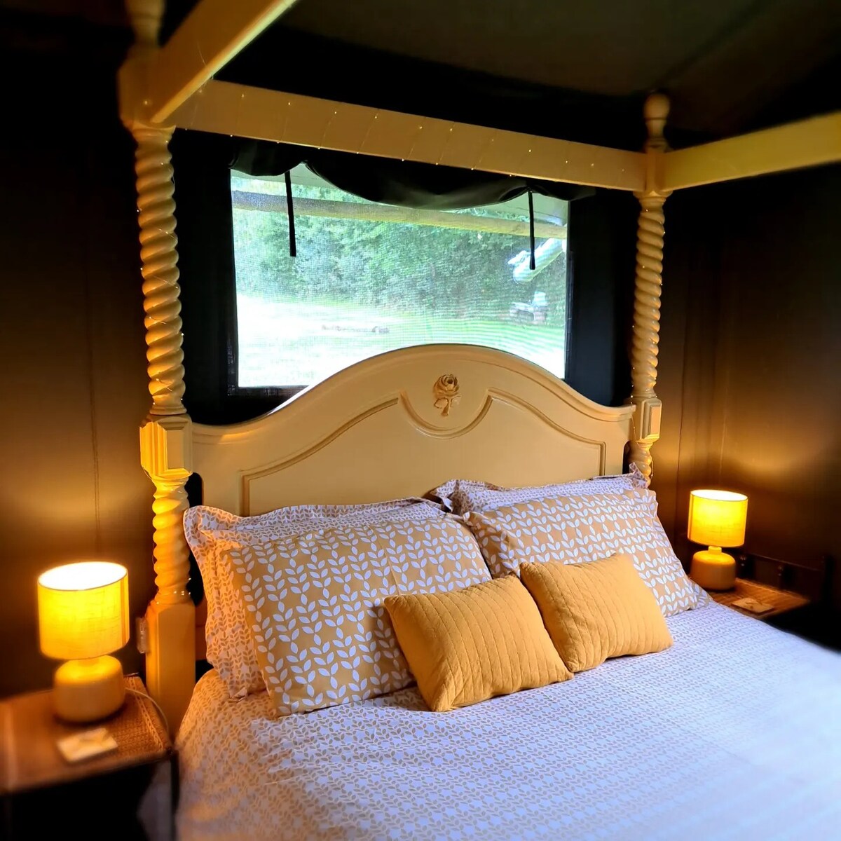 Brackenhill - Luxury Glamping with Hot Tub