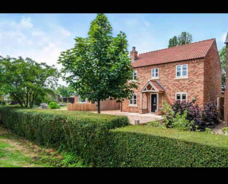 Stunning 4 bed detached residential house!