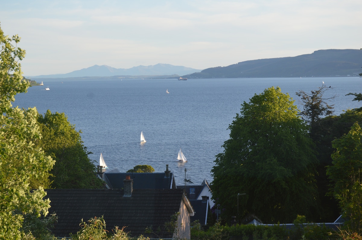 Comfortable cottage with fantastic views.