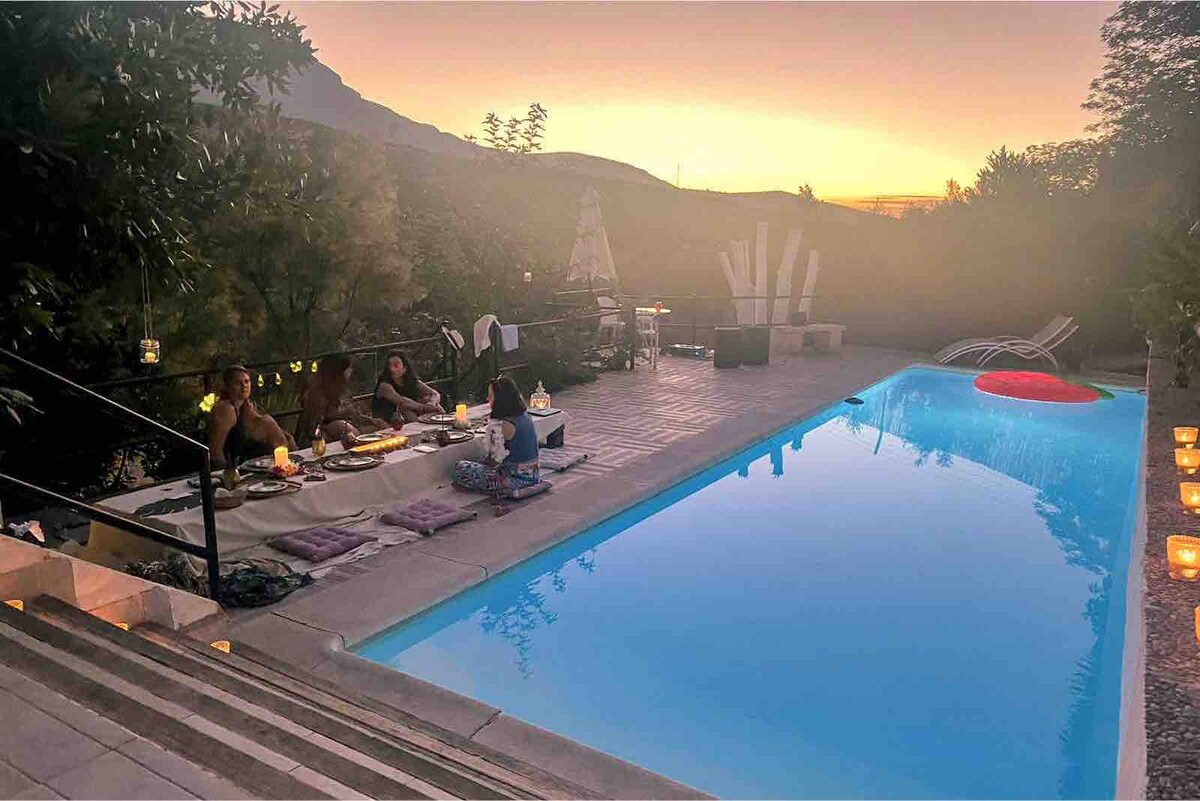 Villa with pool surrounded with mountains views