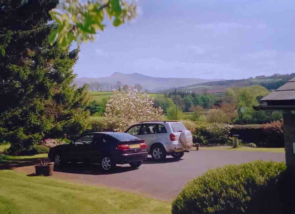 Nr Brecon with views of  Pen Y Fan, sleeps 5/6