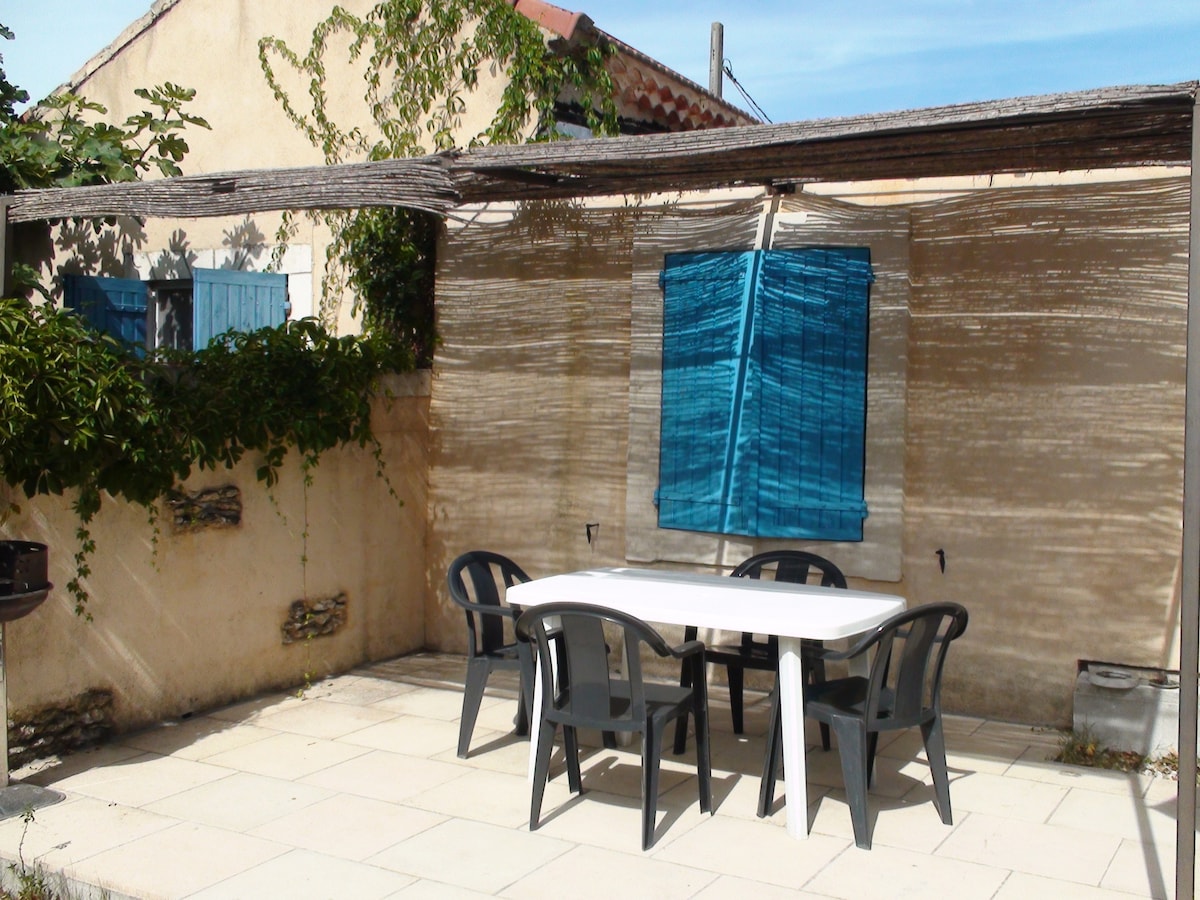 « Mazet » avec grande terrasse à Fontvieille