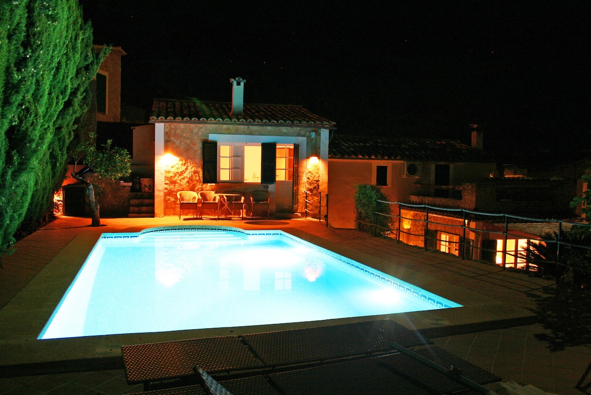 Romantic house with swimming pool, BBQ, Wi-Fi