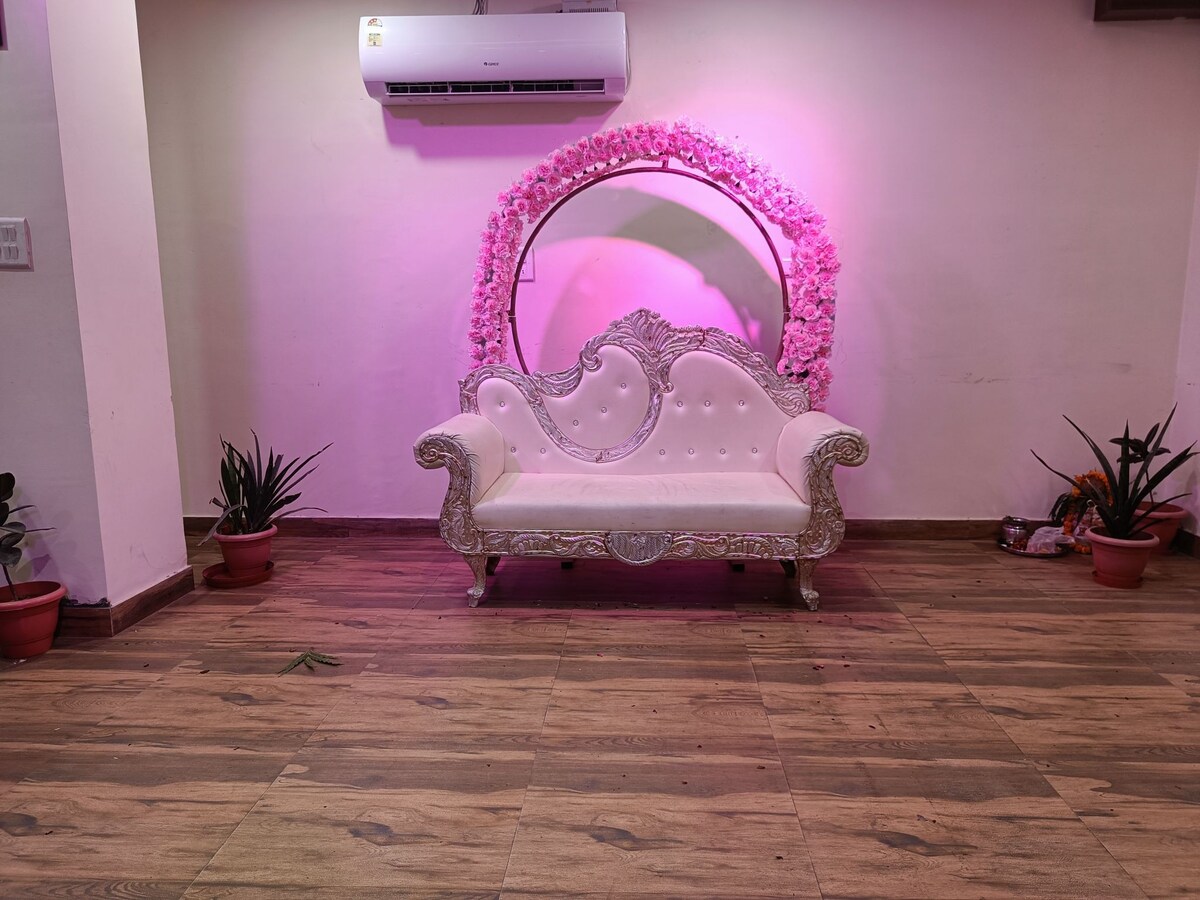 Rama Hindustani
suite room