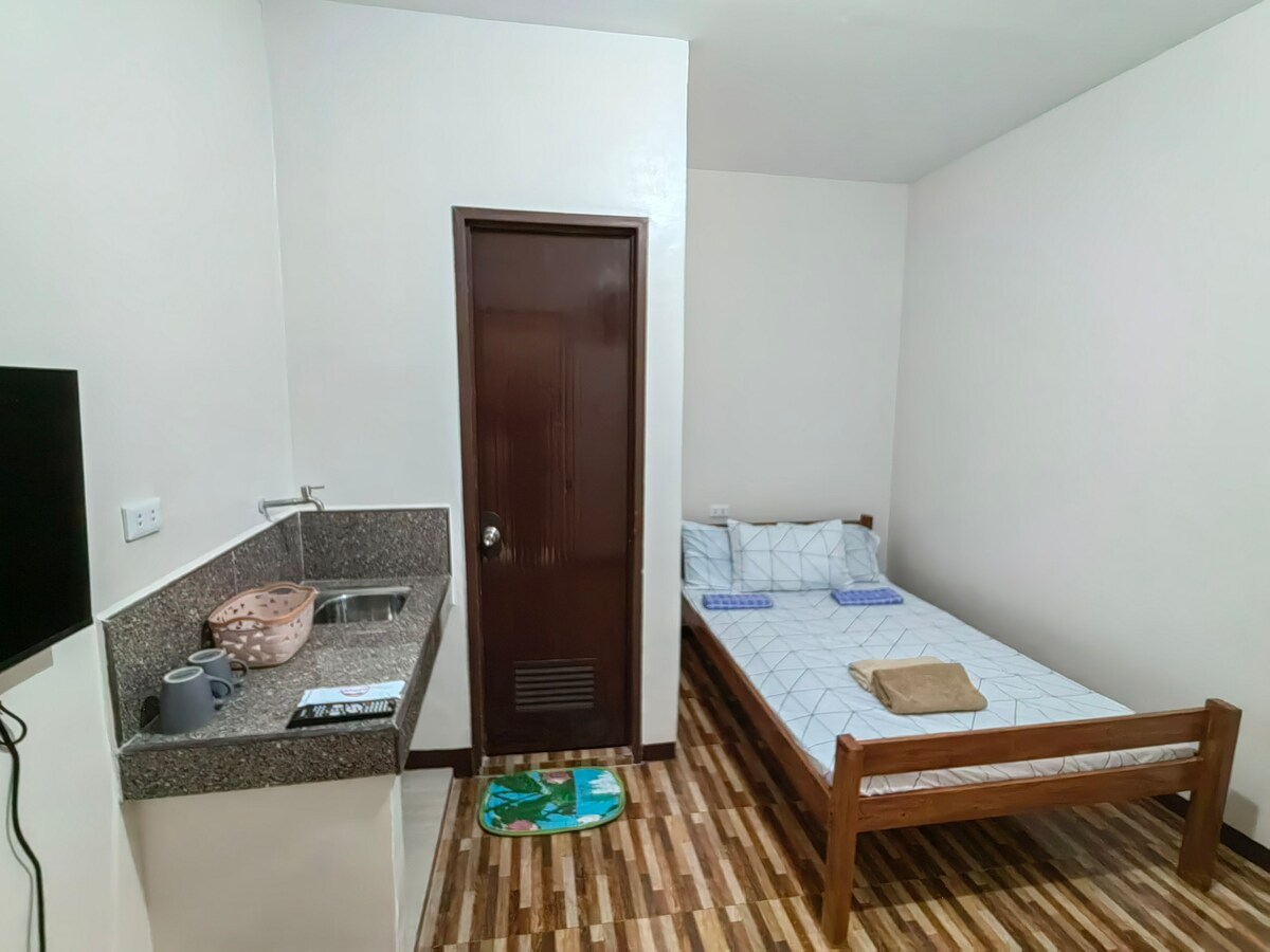 3 Private Rooms/3 bathrooms for 9 pax (Mintal)