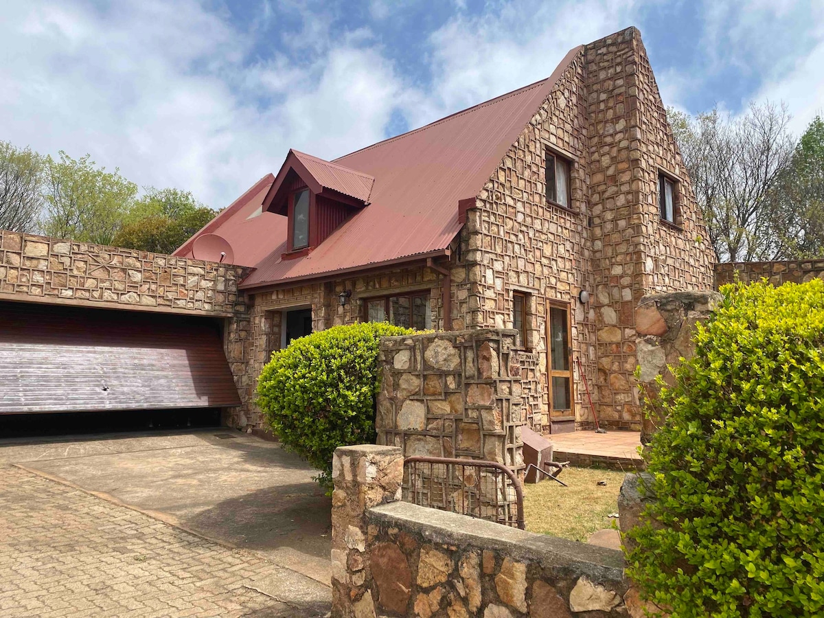 Critchely Stone Villa, Dullstroom