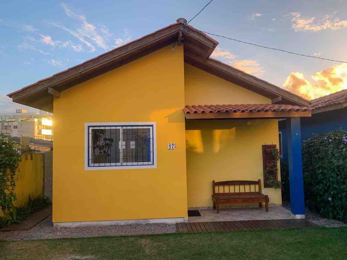 Yellow House - 300 metros da Praia do Campeche