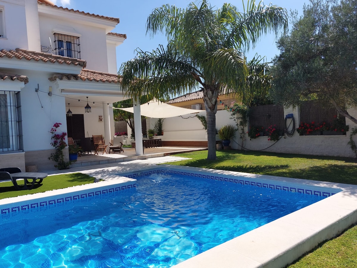 Villa with pool in El Soto de Vistahermosa.