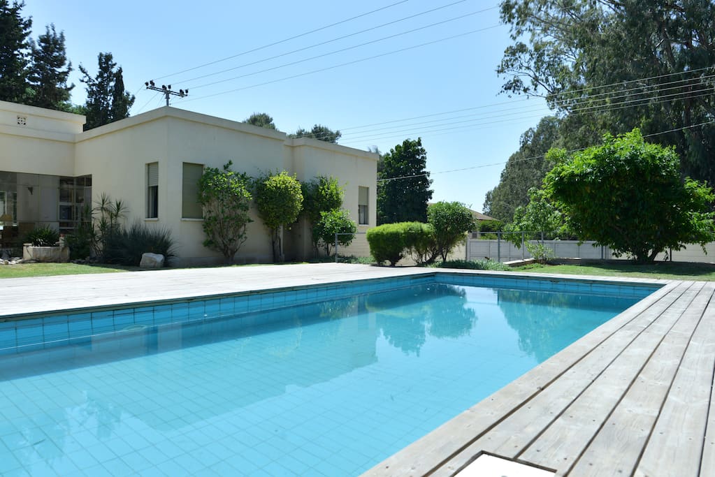 private villa in beit-yitzchak