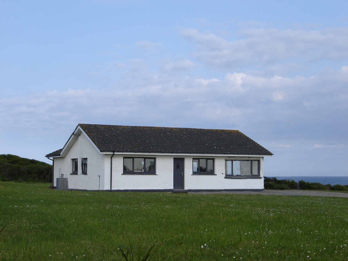 沙滩上-桑迪尔湾（ Sandeel Bay ） ，海上的费萨德（ Fethard on Sea ）