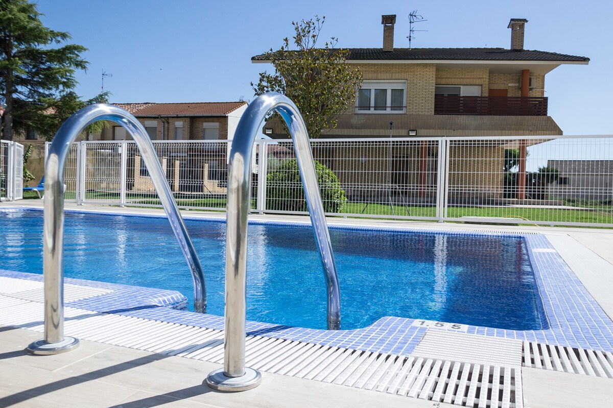 Villa Oasis de Bardenas Reales ，私人泳池