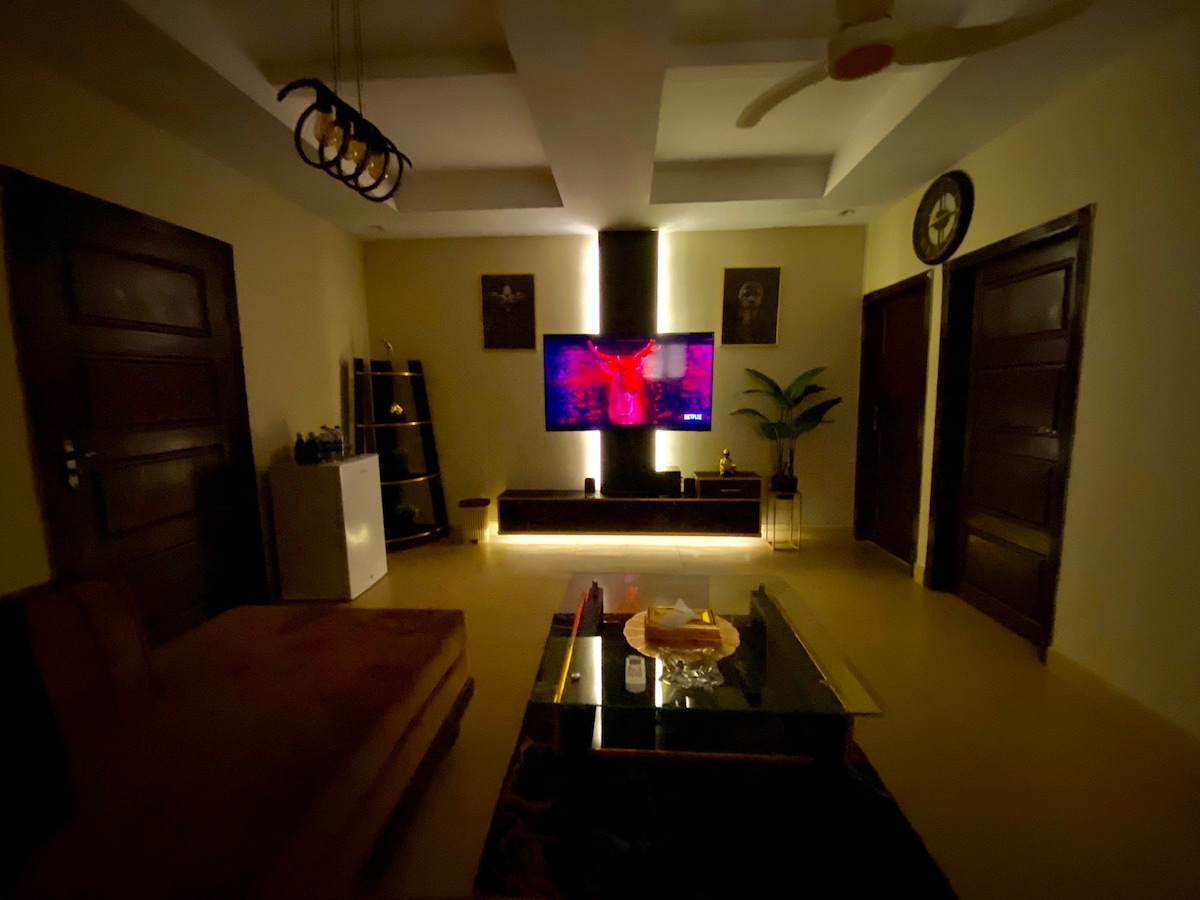 Luxe Classic Gold themed 1B 65”TV Netflix-Wifi-101