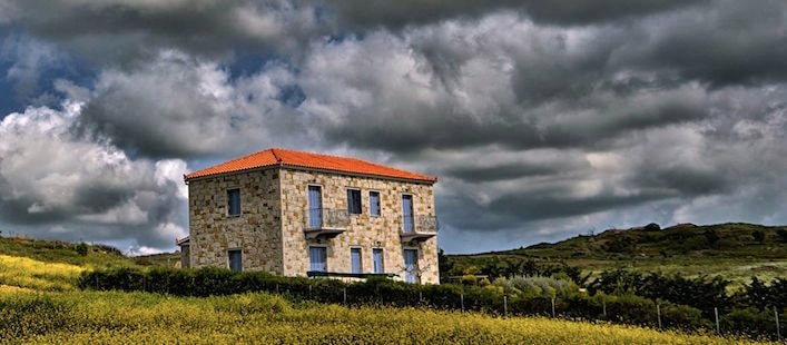 Stone house, Kaminia