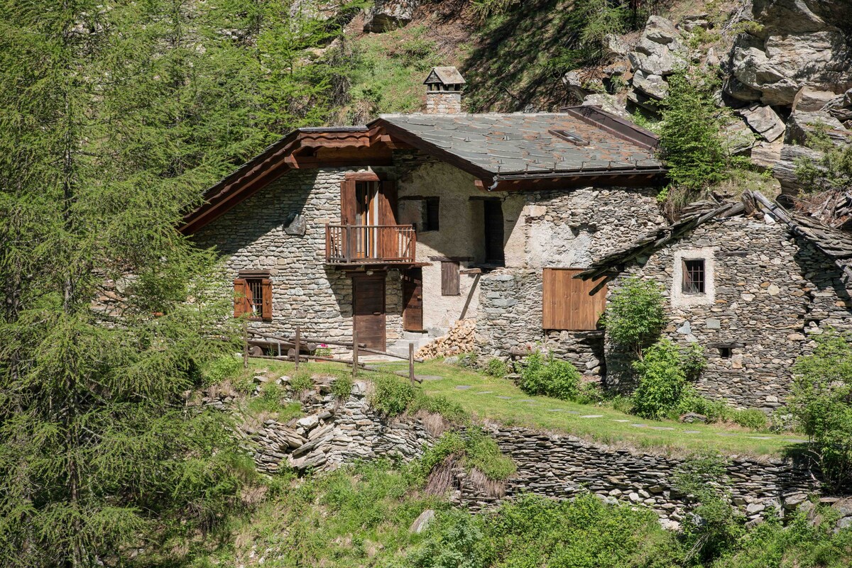 Courmayeur Mountain Hut - Val Sapin