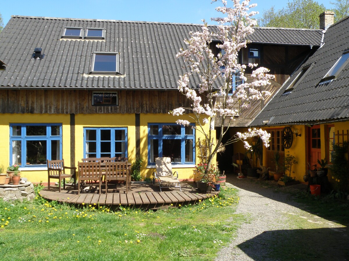 Feriehus "Troldebo"  i den vilde Bornholmske natur