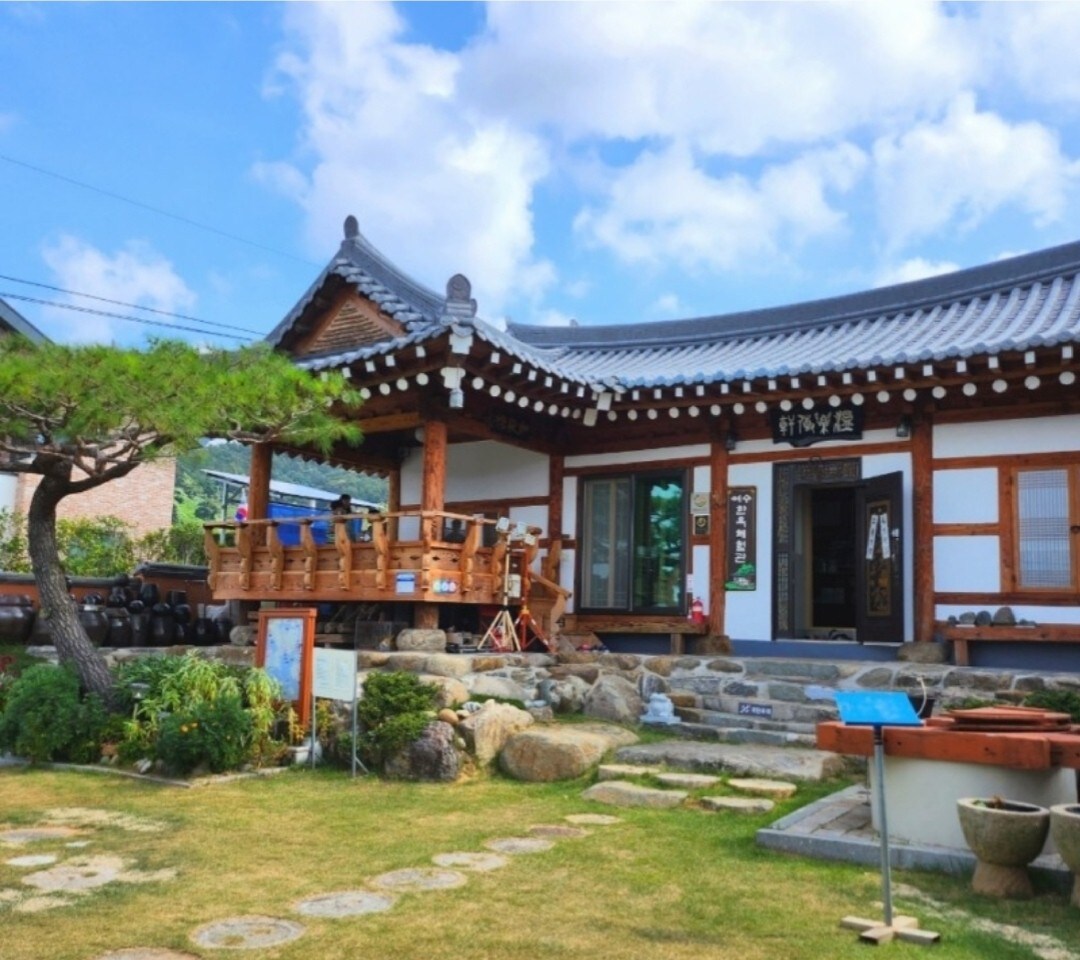 Yeo Soo-ok体验中心膳宿公寓（ 43 pyeong私人住宅） 
丽水市一线民泊认证所韩国旅游质量认证办公室