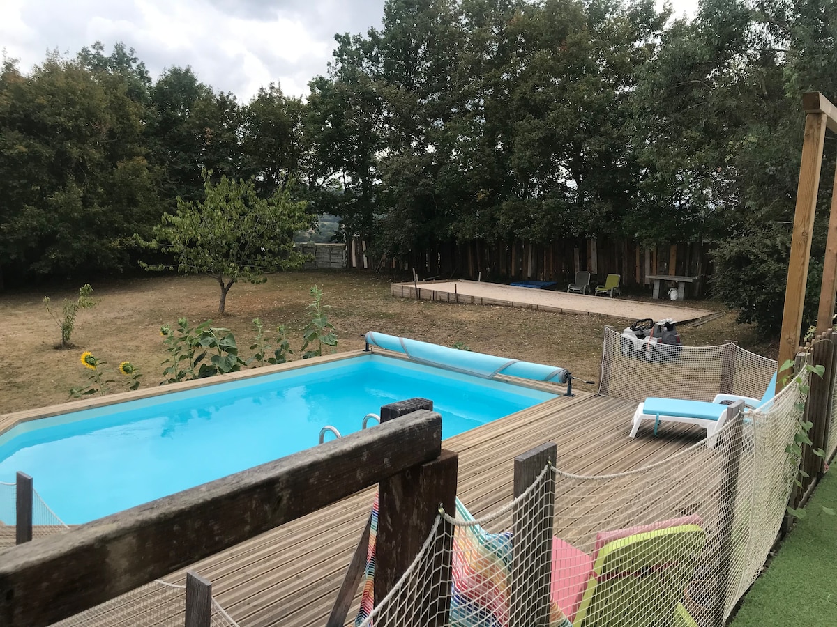 Villa avec piscine, terrain de pétanque au calme