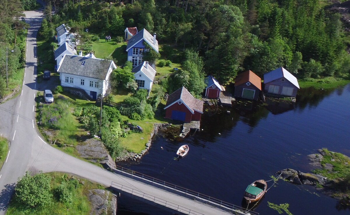 冰屋-靠近卑尔根（ Bergen ）的峡湾（靠近峡湾）