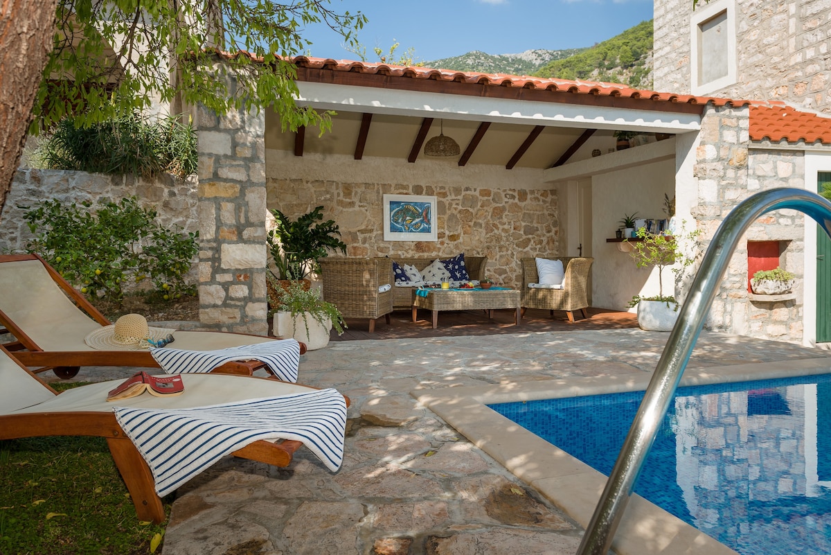 带泳池和海景的Vila Tanja豪华别墅