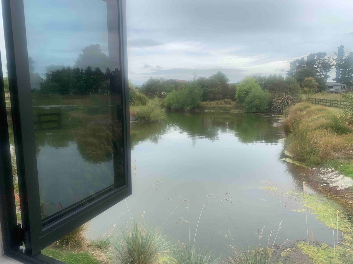 Te Awa Lake View Cottage