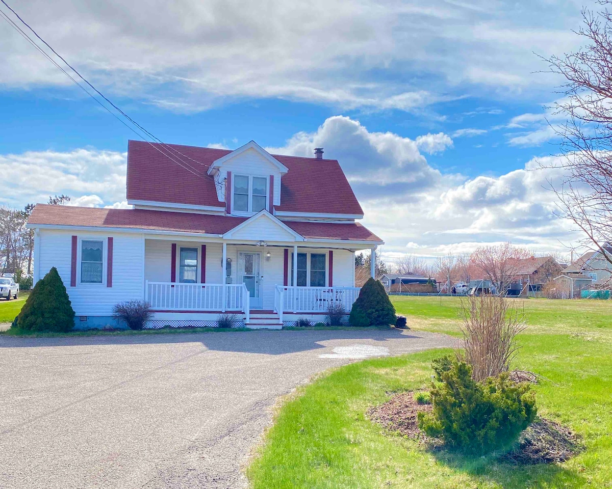 Authentic Acadian home on 1 acre property