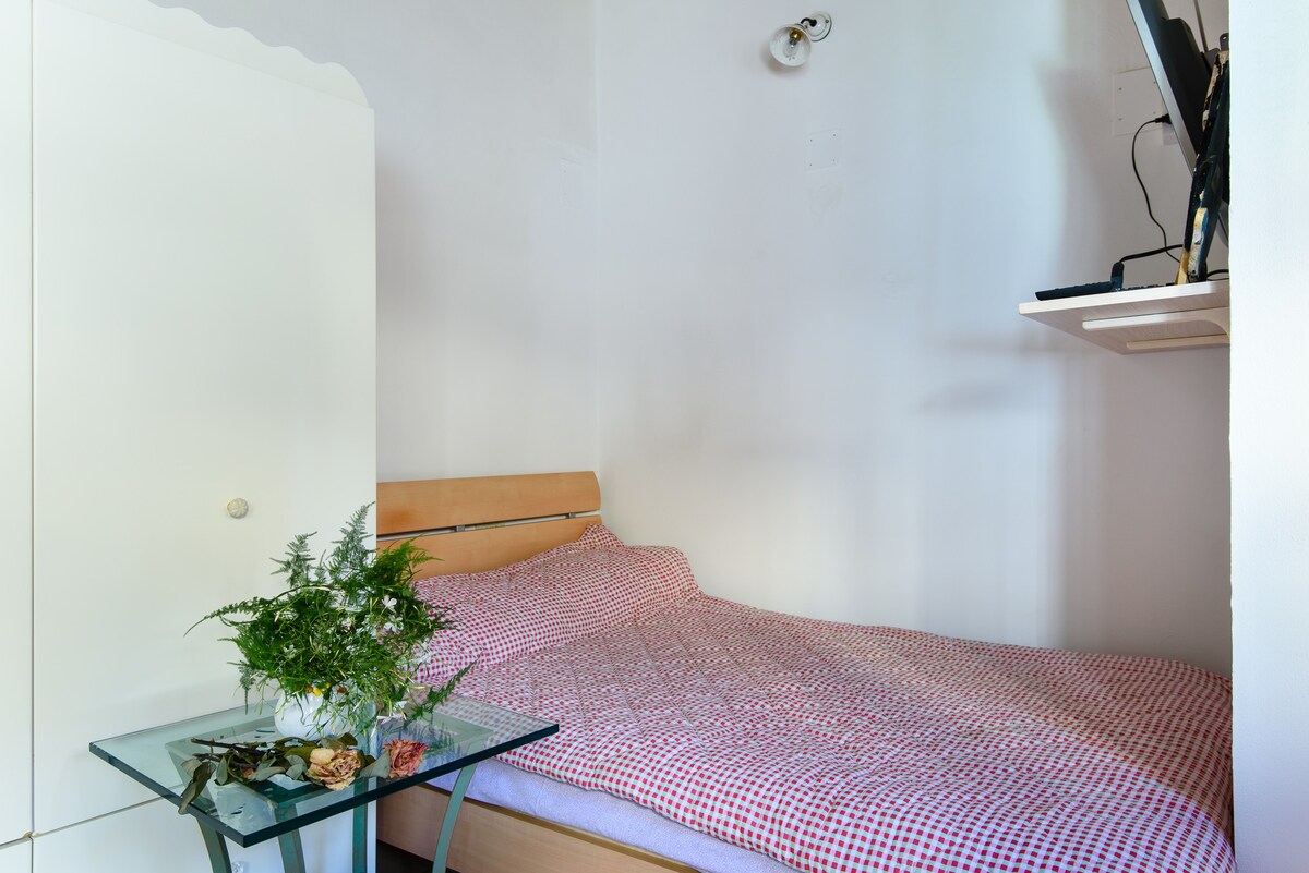 舒适的单间公寓，位于奥提贾市中心，提供无线网络
