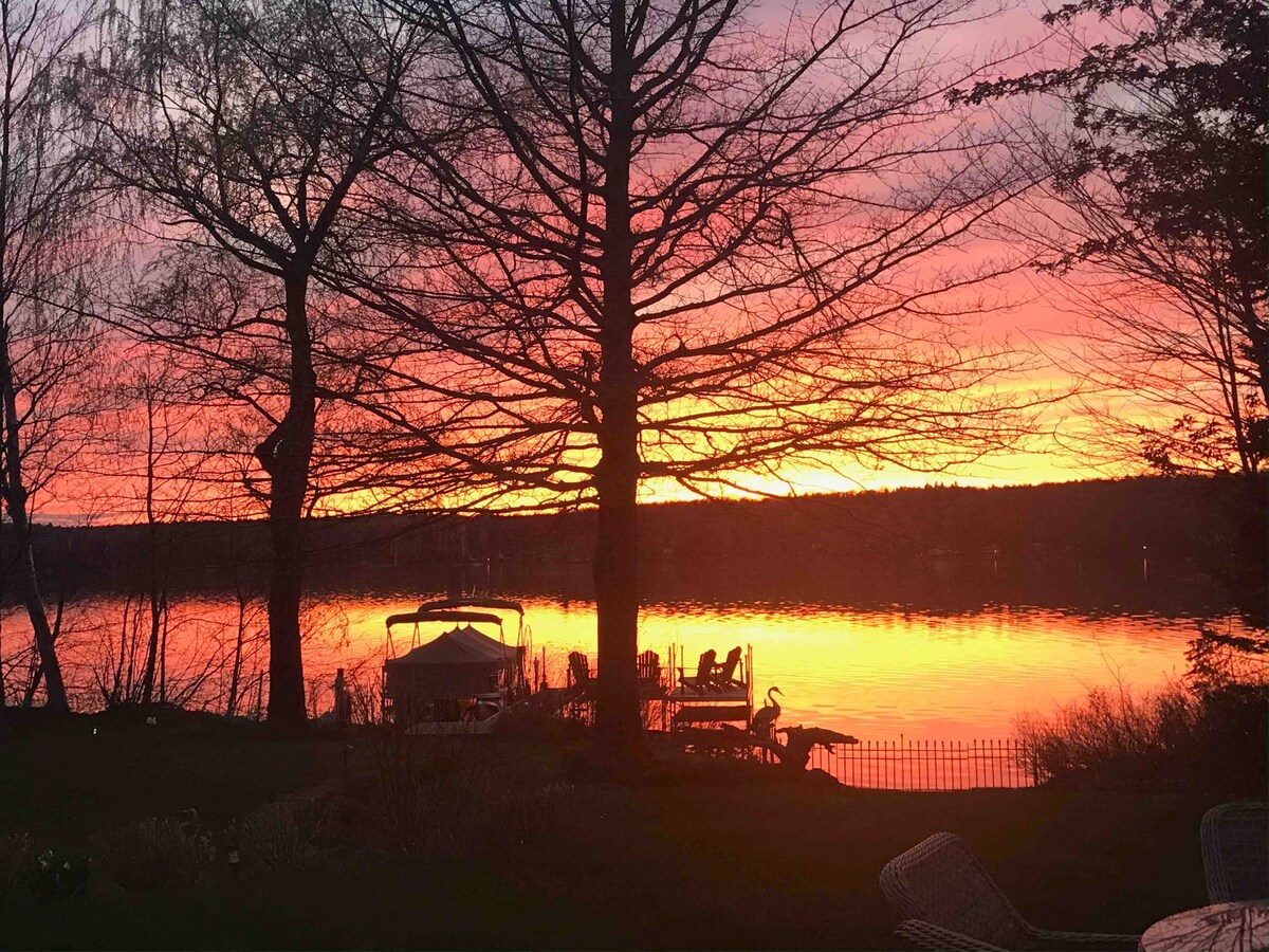 迷人的房子，靠近爱情湖（ Lake Lovering ）。