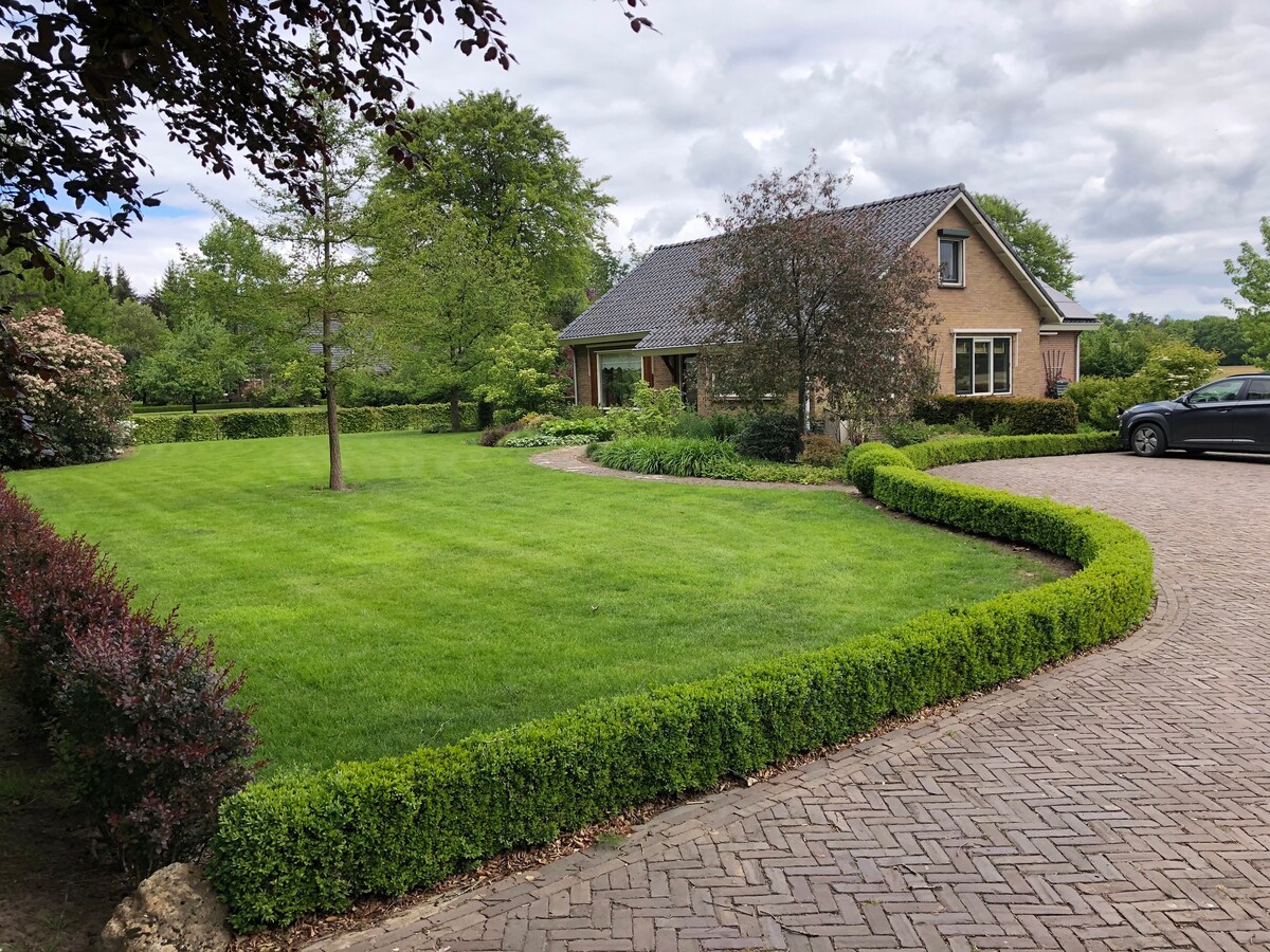 Vrijstaande woning met ruime tuin en terras