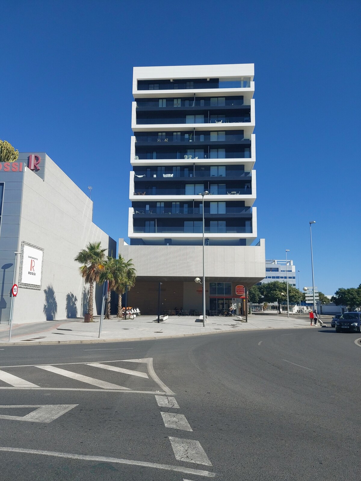 Torre D'Arenas, playa Victoria, parking y piscina