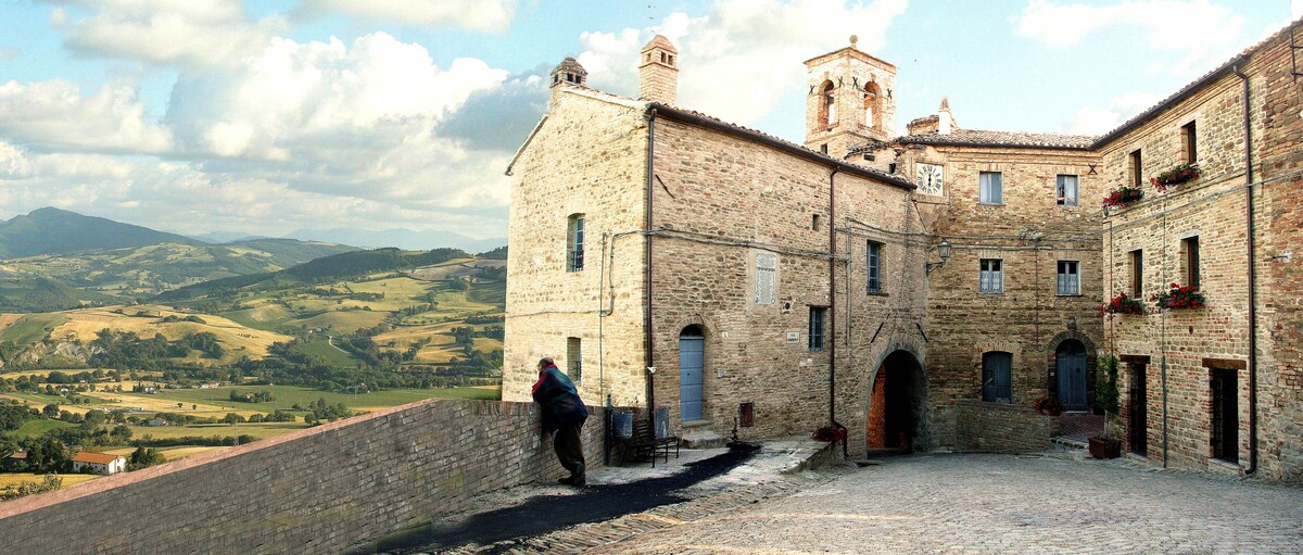 Appartamento CIELO in collina fra mare e monti