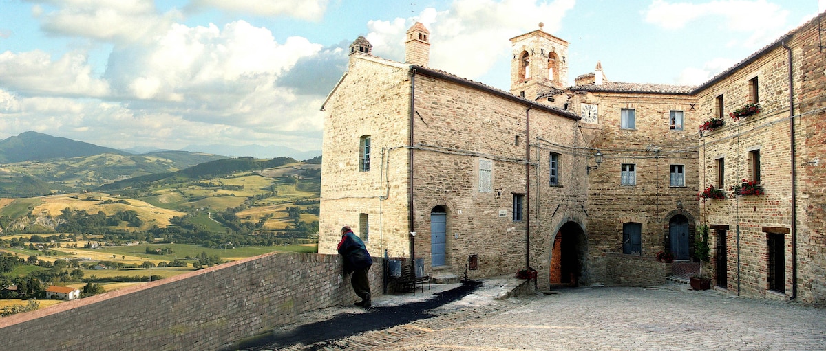 Appartamento ARIA in collina fra mare e monti