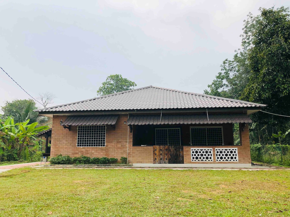 Sg Choh, Rawang Guest House ( Village Bungalow )