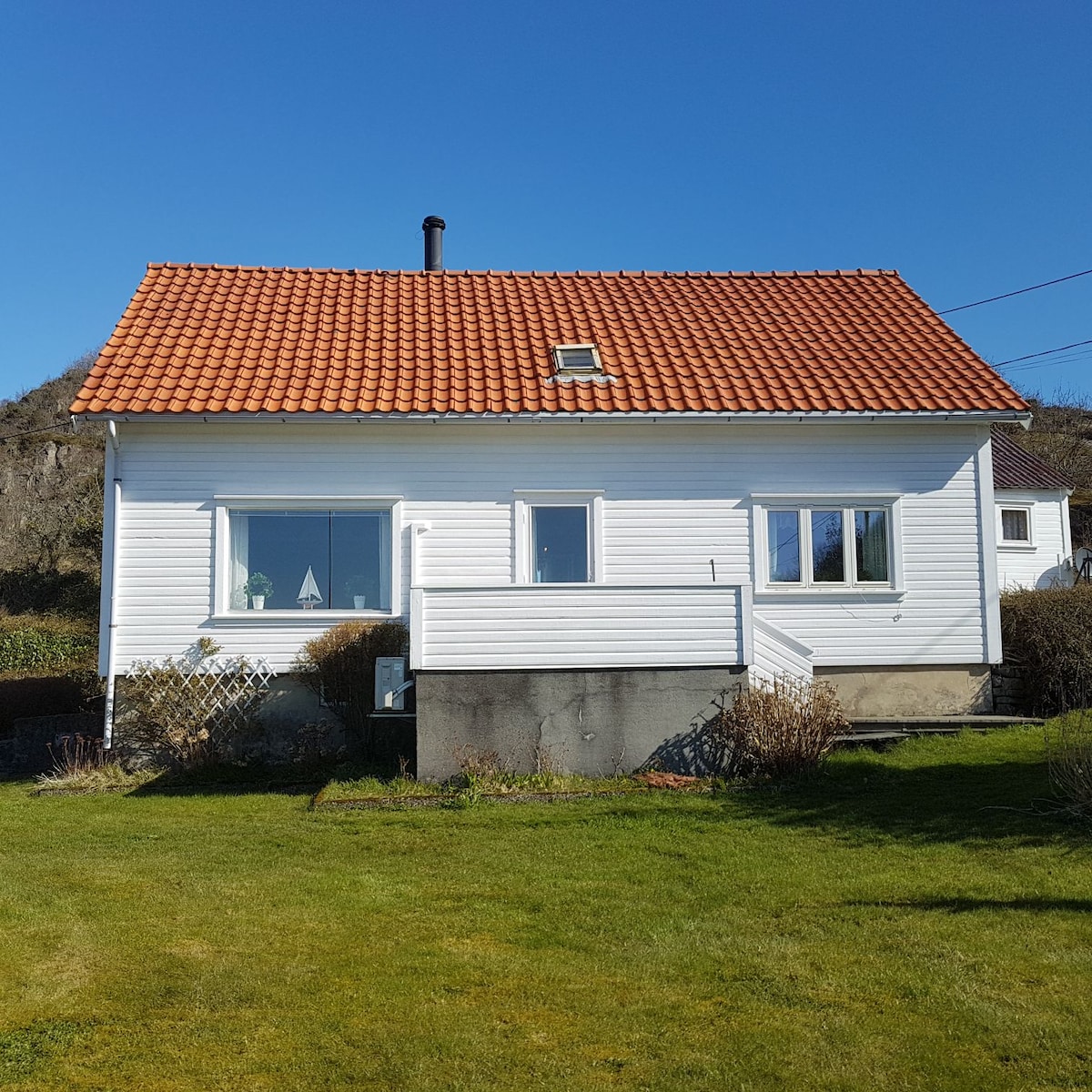 Koselig sørlands hus, m/ sjøutsikt/egen strandline