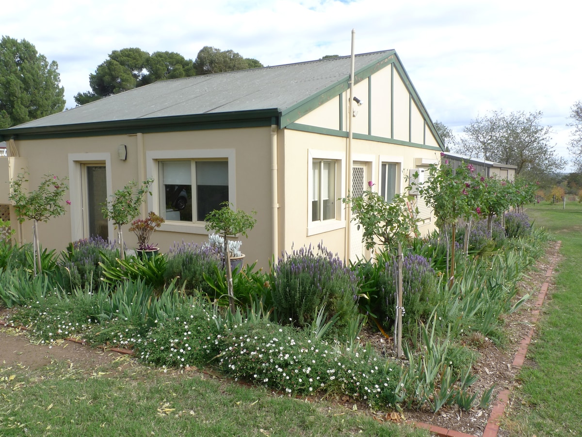 Strathlyn Lemon Tree Spa Barossa