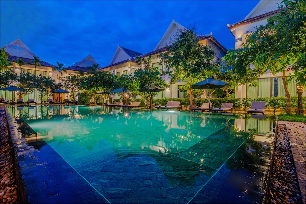 Deluxe Double Room Pool View