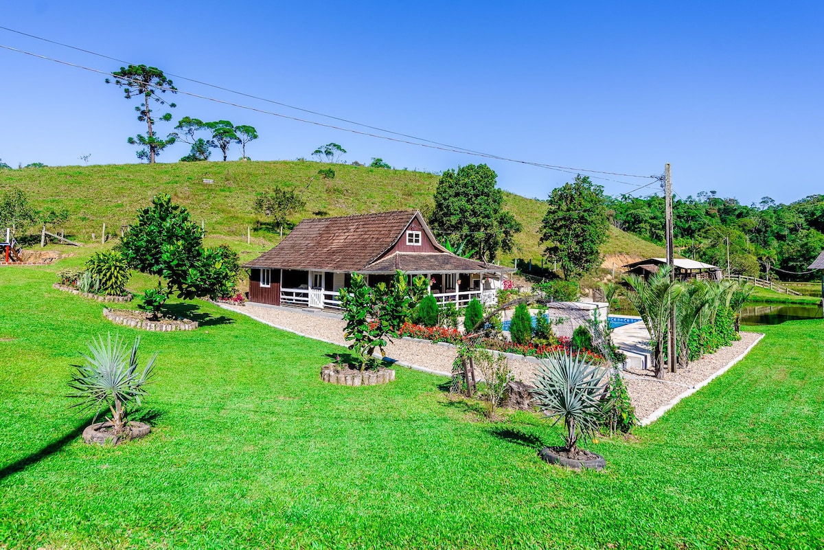 Casa de Campo com Piscina, Playground e Lagoas